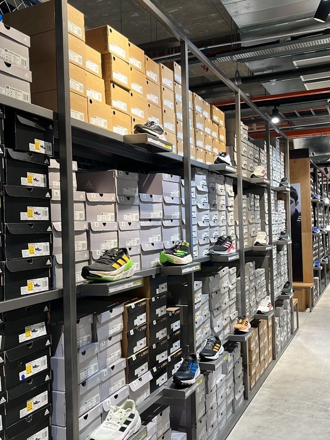 Ultimate Guide to Reselling Jordan & Nike Shoe Pallets