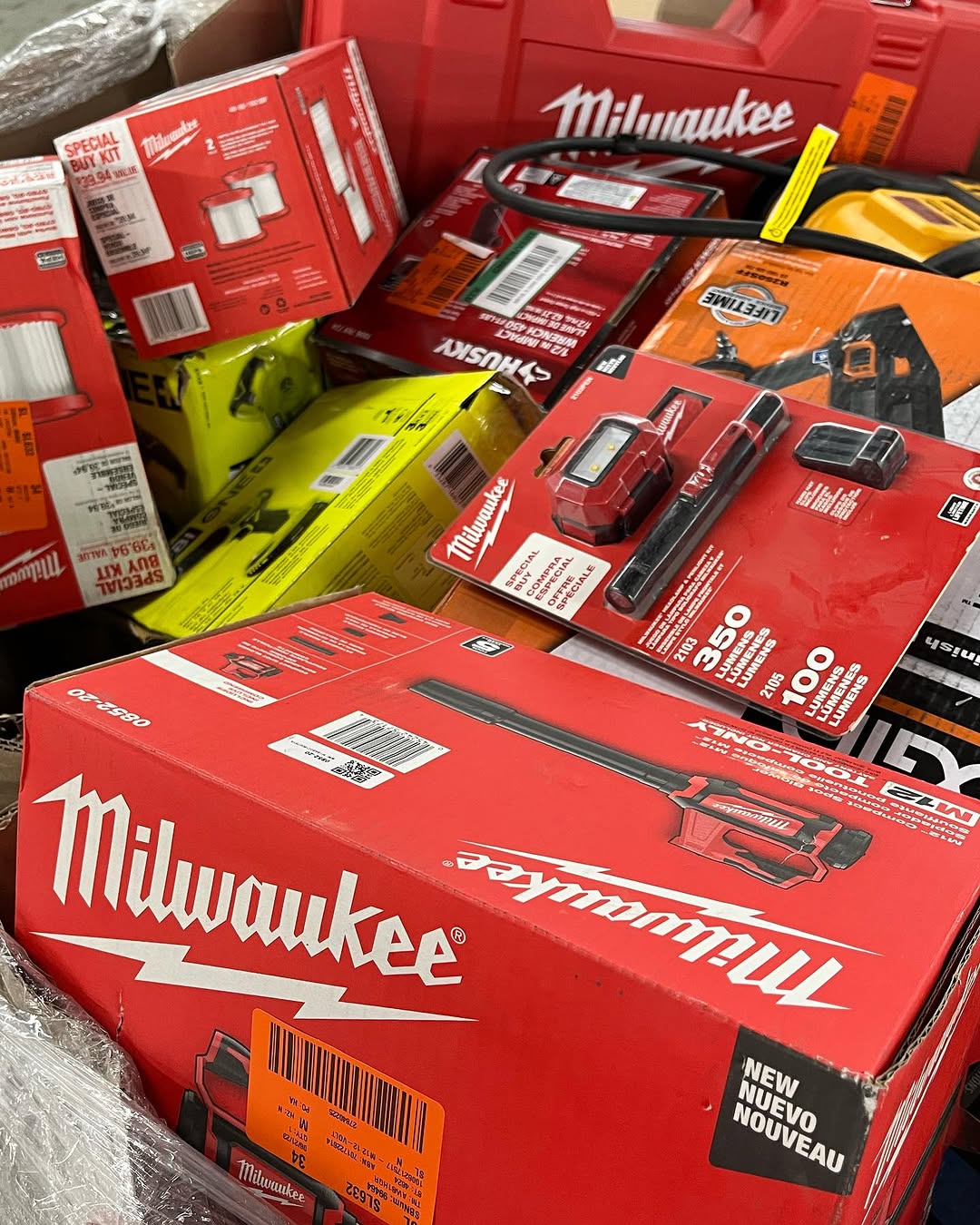 Tool Pallets: Milwaukee vs DeWalt